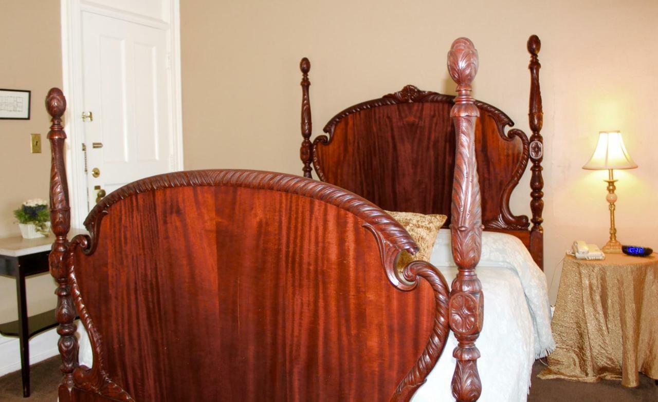 The Stockade Inn Schenectady Bagian luar foto